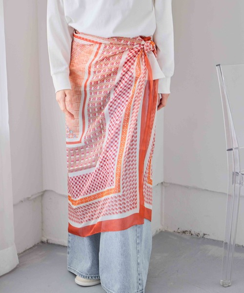 studio CLIP(スタディオクリップ)の「BIGシフォンスカーフ(バンダナ/スカーフ・レディース・グレー/オレンジ・FREE)」の2枚目の写真