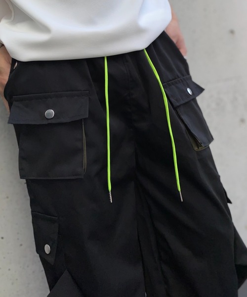 lilful(リルフル)の「【26年春夏新作】ポケットフラップドロストカーゴパンツ(カーゴパンツ・メンズ・ブラック・L/M)」の16枚目の写真