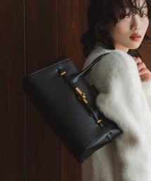 【LA MARGE】レザー2WAY フロントベルトデザイン ショルダーバッグ  / レディース ハンドバッグ ひねり金具 通勤 セレモニー フォーマル