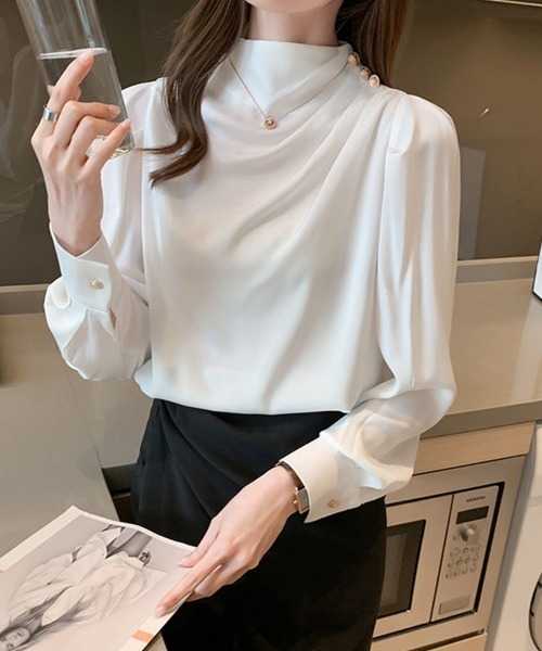 SallyLunn(サリーラン)の「ハイネック ドレープサテンライクブラウス(シャツ/ブラウス・レディース・ブルー/ブラック/ホワイト/ベージュ・MEDIUM/LARGE)」の15枚目の写真