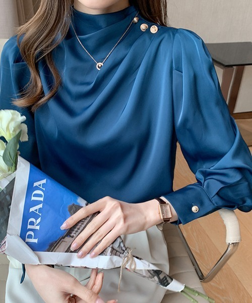 SallyLunn(サリーラン)の「ハイネック ドレープサテンライクブラウス(シャツ/ブラウス・レディース・ブルー/ブラック/ホワイト/ベージュ・MEDIUM/LARGE)」の6枚目の写真
