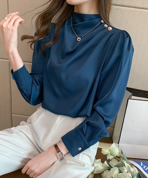 SallyLunn(サリーラン)の「ハイネック ドレープサテンライクブラウス(シャツ/ブラウス・レディース・ブルー/ブラック/ホワイト/ベージュ・MEDIUM/LARGE)」の13枚目の写真