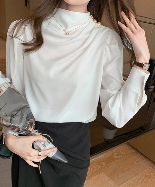 SallyLunn(サリーラン)の「ハイネック ドレープサテンライクブラウス(シャツ/ブラウス・レディース・ブルー/ブラック/ホワイト/ベージュ・MEDIUM/LARGE)」の20枚目の写真