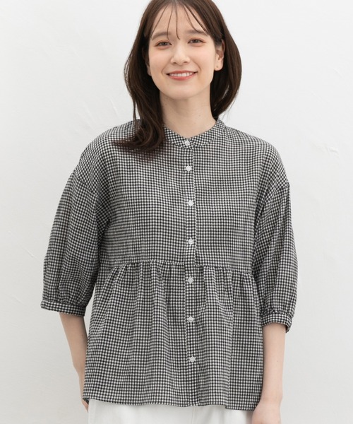 Honeys(ハニーズ)の「6分袖ペプラムブラウス(シャツ/ブラウス・レディース・サックスブルー系/ホワイト系その他3/スモーキーグリーン系/ホワイト×ブルー/ネイビー/ホワイト系その他2・M/LL/L)」の2枚目の写真