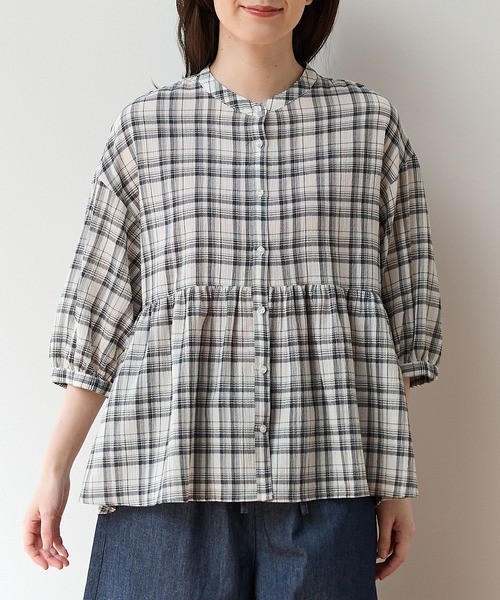 Honeys(ハニーズ)の「6分袖ペプラムブラウス(シャツ/ブラウス・レディース・サックスブルー系/ホワイト系その他3/スモーキーグリーン系/ホワイト×ブルー/ネイビー/ホワイト系その他2・M/LL/L)」の20枚目の写真