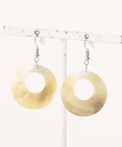 Maunaloa(マウナロア)の「【Maunaloa】サークルシェルピアス(ピアス(両耳用)・レディース・イエロー/ホワイト/ブラック・FREE)」の3枚目の写真