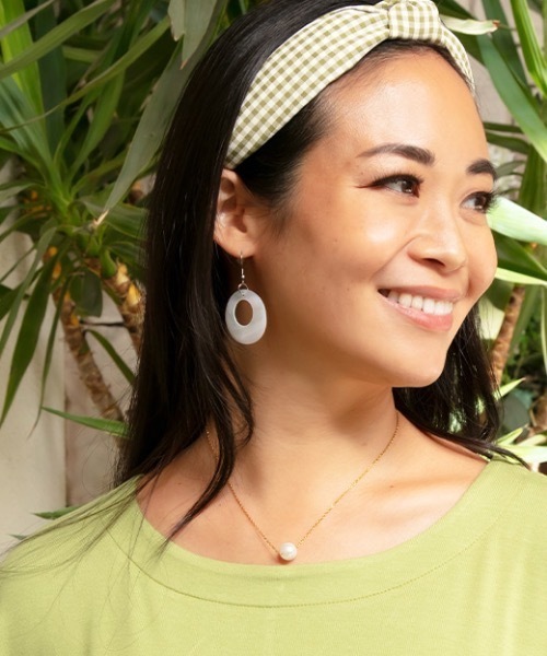 Maunaloa(マウナロア)の「【Maunaloa】サークルシェルピアス(ピアス(両耳用)・レディース・イエロー/ホワイト/ブラック・FREE)」の5枚目の写真