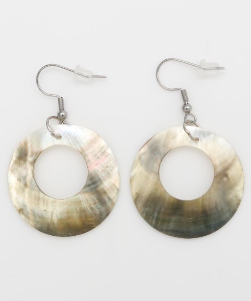 Maunaloa(マウナロア)の「【Maunaloa】サークルシェルピアス(ピアス(両耳用)・レディース・イエロー/ホワイト/ブラック・FREE)」の6枚目の写真