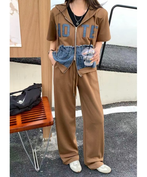 FAVORITO（ファヴォリート）の「切り替えデニムフード付きジャケットワイドパンツセットアップ（セットアップ・レディース・ブルー/ブラック/ブラウン/ホワイト・F）」の3枚目の写真