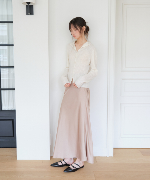 YUPPE(ヨッペ)の「SATIN LONG SKIRT_BEIGE(スカート・レディース・その他・SMALL/MEDIUM)」の3枚目の写真
