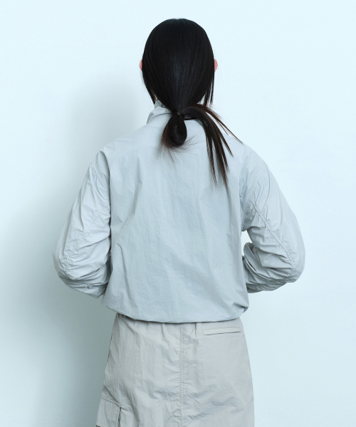 MUSINSA STANDARD WOMAN（ムシンサスタンダードウーマン）の「ウィメンズシャーリングハイネックウィンドブレーカージャケット [ミントグレー]（ナイロンジャケット・レディース・その他・X-SMALL/SMALL/MEDIUM/LARGE）」の3枚目の写真