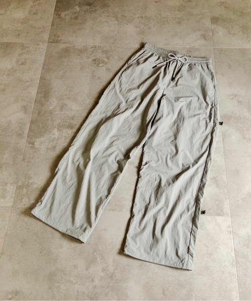 MMMM(エムエムエムエム)の「MMMM/ ナイロンワッシャーシャーリングパンツ(その他パンツ・メンズ・グレー/ブラック・MEDIUM/LARGE/X-LARGE)」の13枚目の写真