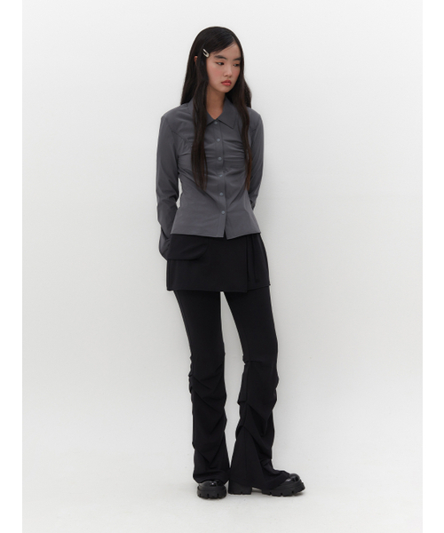 TUOMIO（トゥオミオ）の「SHIRRED SLIM FIT SHIRT [CHARCOAL]（シャツ/ブラウス・レディース・その他・1/2）」の5枚目の写真