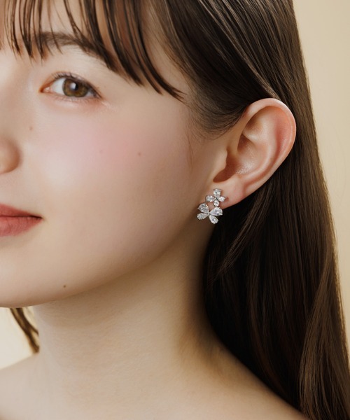 LA MUe(ラミュー)の「【LA MUE】シルバー925ポスト バタフライ ビジュー ピアス(ピアス(両耳用)・レディース・シルバー・FREE)」の3枚目の写真