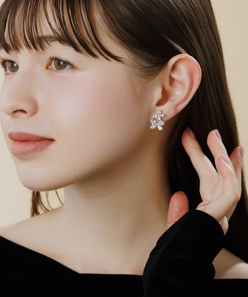 LA MUe(ラミュー)の「【LA MUE】シルバー925ポスト バタフライ ビジュー ピアス(ピアス(両耳用)・レディース・シルバー・FREE)」の4枚目の写真