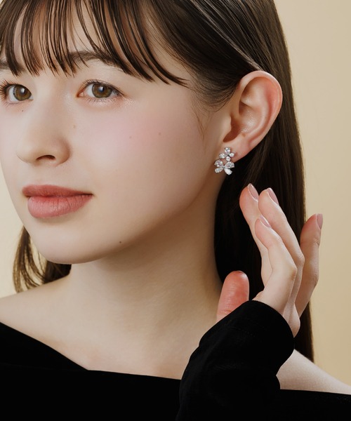 LA MUe(ラミュー)の「【LA MUE】シルバー925ポスト バタフライ ビジュー ピアス(ピアス(両耳用)・レディース・シルバー・FREE)」の5枚目の写真
