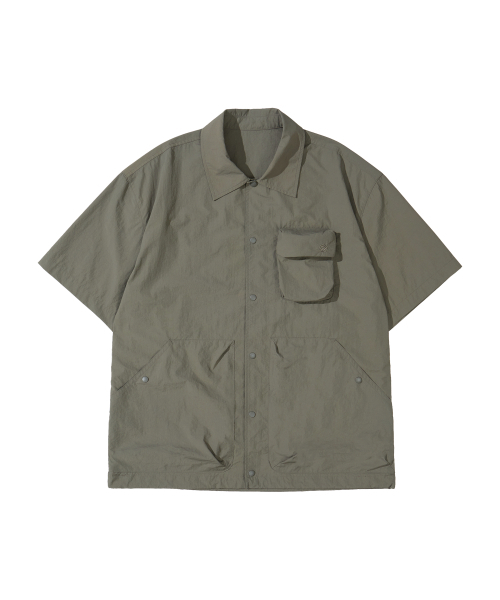 KALAPATTHAR(カラパタール)の「NYLON SILKY OUT POCKET SHORT-SLEEVED SHIRT - LIGHT KHAKI(シャツ/ブラウス・メンズ・その他・MEDIUM/LARGE)」の4枚目の写真