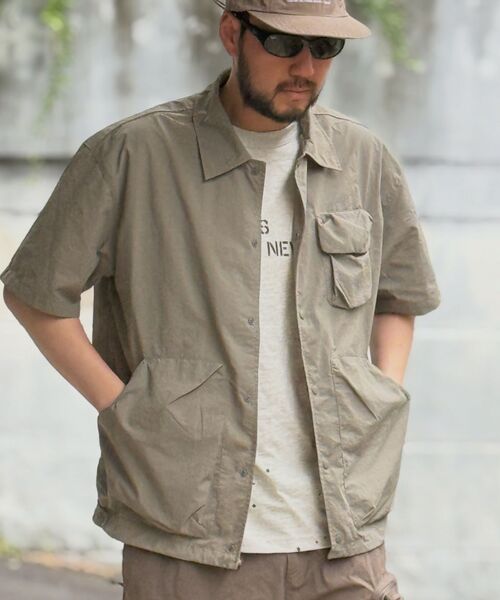 KALAPATTHAR(カラパタール)の「NYLON SILKY OUT POCKET SHORT-SLEEVED SHIRT - LIGHT KHAKI(シャツ/ブラウス・メンズ・その他・MEDIUM/LARGE)」の12枚目の写真