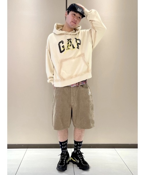 GAP(ギャップ)の「Gap × Sean Wotherspoon ヘビーウェイト フレンチテリー オーバーサイズ クロップド GAPロゴパーカー(パーカー・メンズ・アイボリー・L/M/XL/XS/S)」の4枚目の写真