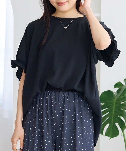 LAVEANGE(ラビアンジェ)の「ストレッチジョーゼットTブラウス|Tシャツより上品、ブラウスより気楽/オフィスカジュアル/半袖/きれいめブラウス/きれいめTシャツ(シャツ/ブラウス・レディース・オフホワイト/ブラック・5L/4L/3L/LL/M)」の1枚目の写真
