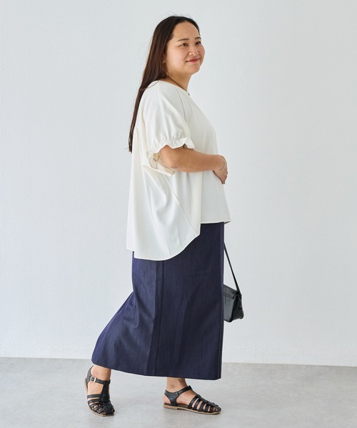 LAVEANGE(ラビアンジェ)の「ストレッチジョーゼットTブラウス|Tシャツより上品、ブラウスより気楽/オフィスカジュアル/半袖/きれいめブラウス/きれいめTシャツ(シャツ/ブラウス・レディース・オフホワイト/ブラック・5L/4L/3L/LL/M)」の6枚目の写真