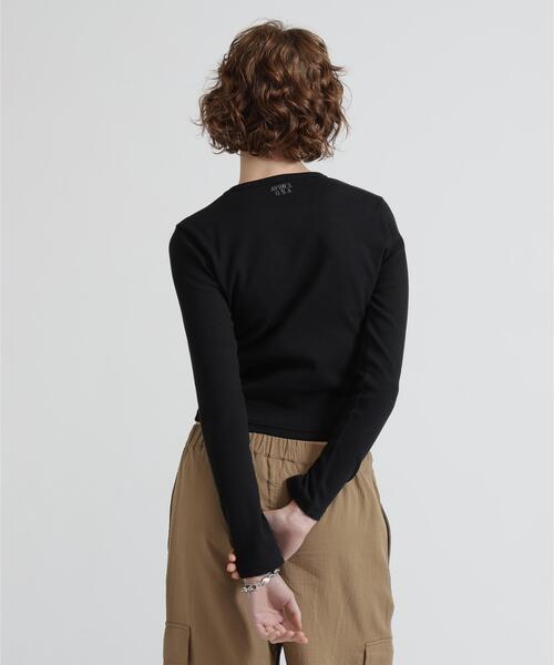 AVIREX(アヴィレックス)の「《DAILY/WOMAN》L/S CREW NECK T-SHIRT(Tシャツ/カットソー・レディース・ブラック/ホワイト・M/S)」の4枚目の写真