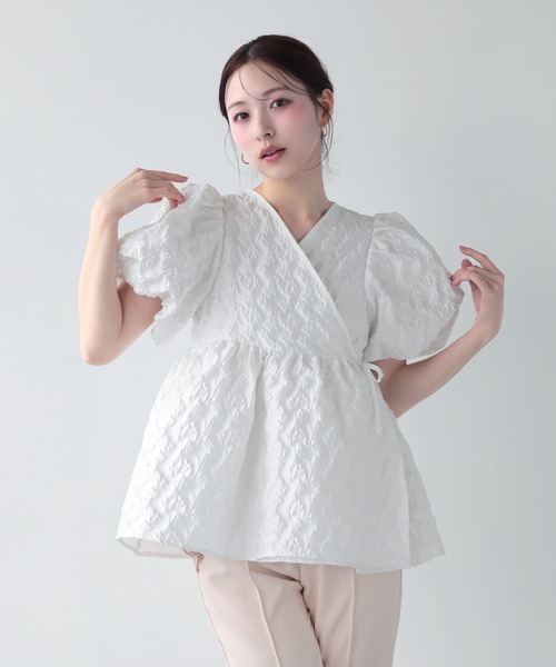 Fit more（フィットモア）の「カシュクールバルーンスリーブトップス（その他トップス・レディース・ブルー/ピンク/ホワイト・FREE）」の2枚目の写真