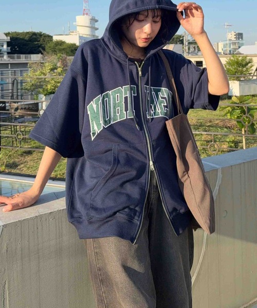AS KNOW AS plus（アズノゥアズプラス）の「〇Ｗジップとロゴ5分袖パーカー【UNISEX ITEM】（パーカー・レディース・チャコールグレー/カモフラージュ/オートミール/レッド/ネイビー/アイボリー系/グレー系/グリーン系その他/レッド系/ネイビー系・FREE）」の9枚目の写真