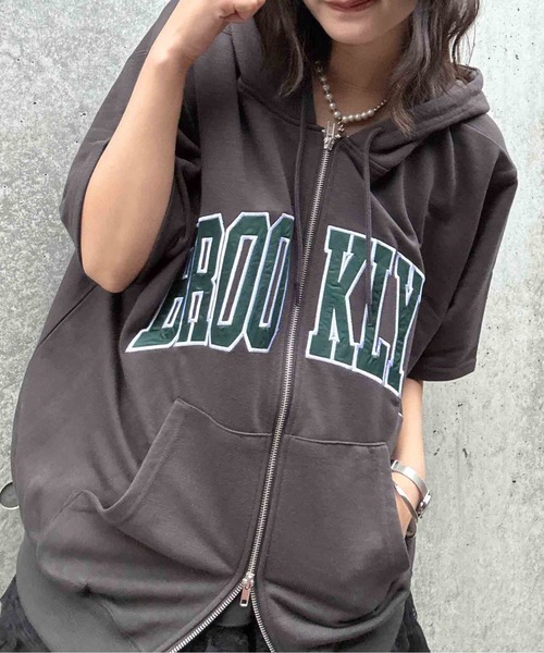 AS KNOW AS plus(アズノゥアズプラス)の「〇Wジップとロゴ5分袖パーカー【UNISEX ITEM】(パーカー・レディース・チャコールグレー/カモフラージュ/オートミール/レッド/ネイビー・FREE)」の17枚目の写真