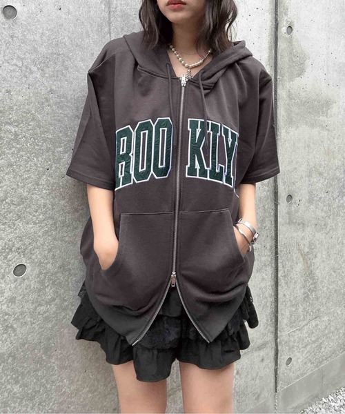 AS KNOW AS plus(アズノゥアズプラス)の「〇Wジップとロゴ5分袖パーカー【UNISEX ITEM】(パーカー・レディース・チャコールグレー/カモフラージュ/オートミール/レッド/ネイビー・FREE)」の19枚目の写真