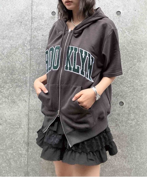 AS KNOW AS plus(アズノゥアズプラス)の「〇Wジップとロゴ5分袖パーカー【UNISEX ITEM】(パーカー・レディース・チャコールグレー/カモフラージュ/オートミール/レッド/ネイビー・FREE)」の20枚目の写真