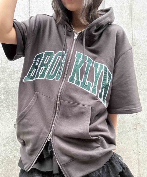 AS KNOW AS plus(アズノゥアズプラス)の「〇Wジップとロゴ5分袖パーカー【UNISEX ITEM】(パーカー・レディース・チャコールグレー/カモフラージュ/オートミール/レッド/ネイビー・FREE)」の22枚目の写真