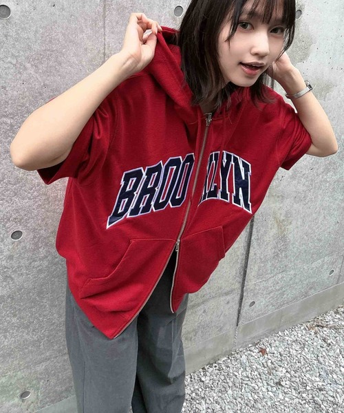 AS KNOW AS plus(アズノゥアズプラス)の「〇Wジップとロゴ5分袖パーカー【UNISEX ITEM】(パーカー・レディース・チャコールグレー/カモフラージュ/オートミール/レッド/ネイビー・FREE)」の6枚目の写真