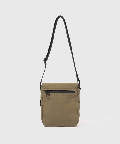 Barbour(バブアー)の「《別注》【Barbour/バブアー】EX TRANSPORT CROSSBODY BAG(ショルダーバッグ・メンズ・カーキ/ブラック・FREE)」の4枚目の写真