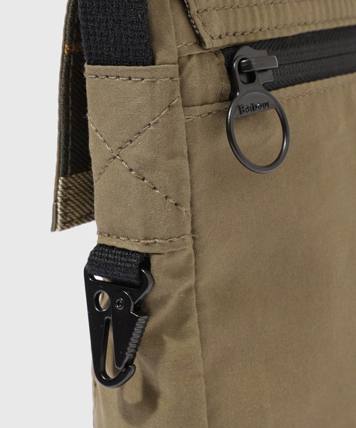 Barbour(バブアー)の「《別注》【Barbour/バブアー】EX TRANSPORT CROSSBODY BAG(ショルダーバッグ・メンズ・カーキ/ブラック・FREE)」の7枚目の写真