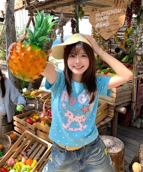 Sibra(シブラ)の「選べるグラフィックプリント半袖Tシャツ / ドット・スター・ユニコーンデザイン(Tシャツ/カットソー・レディース・ホワイト/レッド/ブルー・M)」の4枚目の写真