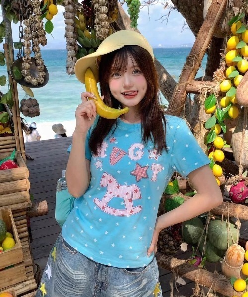 Sibra(シブラ)の「選べるグラフィックプリント半袖Tシャツ / ドット・スター・ユニコーンデザイン(Tシャツ/カットソー・レディース・ホワイト/レッド/ブルー・M)」の6枚目の写真