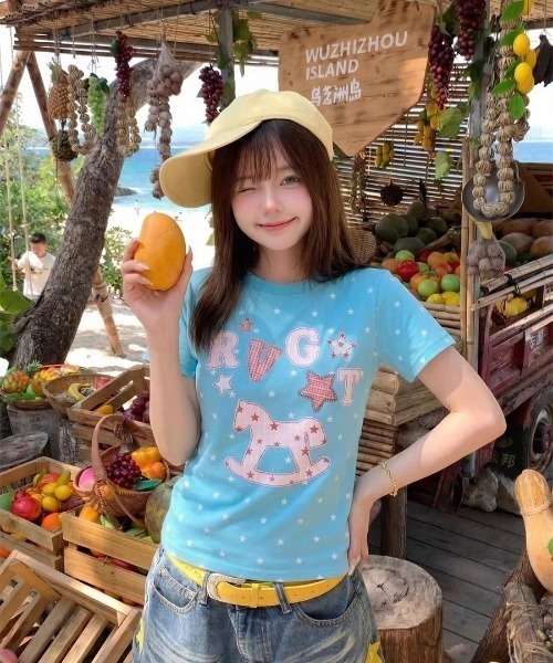 Sibra(シブラ)の「選べるグラフィックプリント半袖Tシャツ / ドット・スター・ユニコーンデザイン(Tシャツ/カットソー・レディース・ホワイト/レッド/ブルー・M)」の7枚目の写真