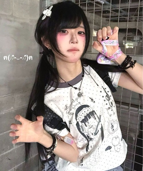 Sibra(シブラ)の「選べるグラフィックプリント半袖Tシャツ / ドット・スター・ユニコーンデザイン(Tシャツ/カットソー・レディース・ホワイト/レッド/ブルー・M)」の19枚目の写真