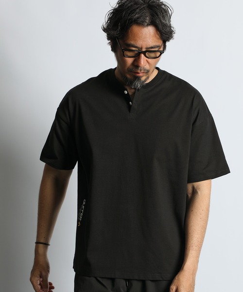 The DUFFER of ST.GEORGE(ザダファーオブセントジョージ)の「〔BLACK LABEL〕"A-PACK" OVERSIZED HENLEY TEE:オーバーサイズ ヘンリーネックTシャツ / 度詰め天竺 / スポーティーミックス / リラックスフィット(Tシャツ/カットソー・メンズ・ブラック/オリーブ/ホワイト・X-LARGE/LARGE/MEDIUM)」の2枚目の写真