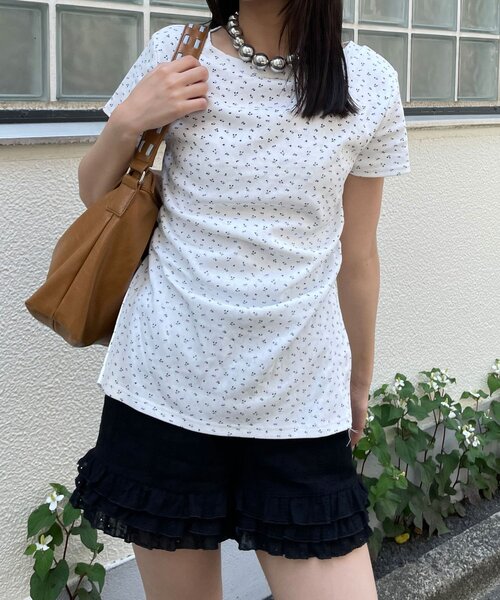CIAOPANIC（チャオパニック）の「小花柄サイドボタントップス（Tシャツ/カットソー・レディース・ホワイト/アイボリー・FREE）」の4枚目の写真