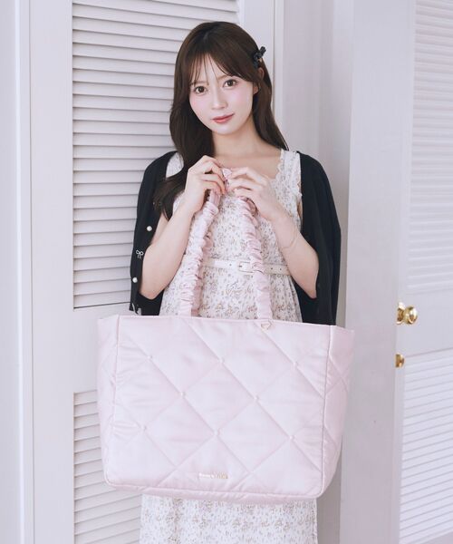 【未開封】Maison de FLEUR キルティングエアリーキャリーオンバッグ キルティングエアリーキャリーオンバッグ（トートバッグ）｜Maison de