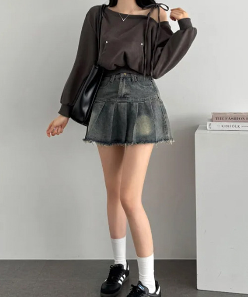 VIVID LADY(ビビッドレディー)の「ウォッシュ デニムプリーツミニスカート(デニムスカート・レディース・ブルー・MEDIUM/SMALL)」の5枚目の写真