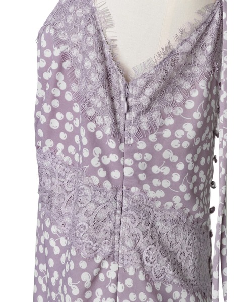 Her lip to(ハーリップトゥー)の「Cherry Pattern Camisole Dress(ワンピース・レディース・モーブ系/レッド系/ネイビー・M/S)」の4枚目の写真