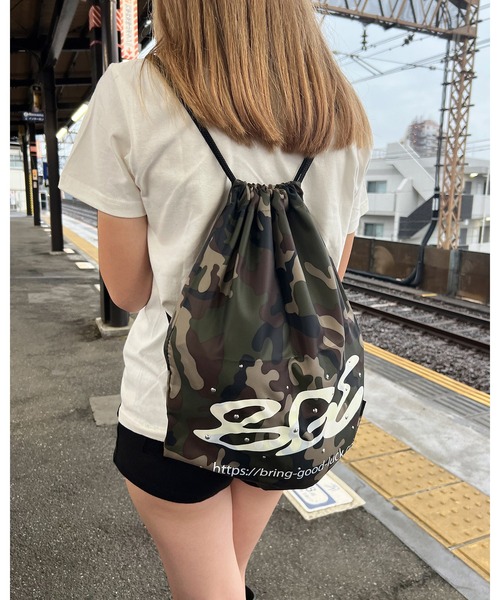 BGL(ビージーエル)の「LOGO KNAPSACK / スタッズ / リフレクター / ロゴ / カモ柄 ナップサック(バックパック/リュック・レディース・ブルー/カモフラージュ/ブラック・ONE SIZE)」の11枚目の写真