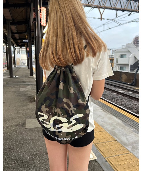 BGL(ビージーエル)の「LOGO KNAPSACK / スタッズ / リフレクター / ロゴ / カモ柄 ナップサック(バックパック/リュック・レディース・ブルー/カモフラージュ/ブラック・ONE SIZE)」の12枚目の写真