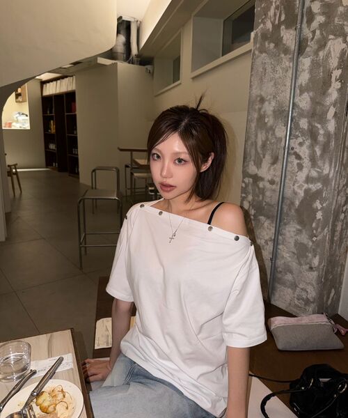 PEPLEE(ペプリー)の「Snap One-Shoulder Tee (White)(Tシャツ/カットソー・レディース・その他・OS)」の8枚目の写真