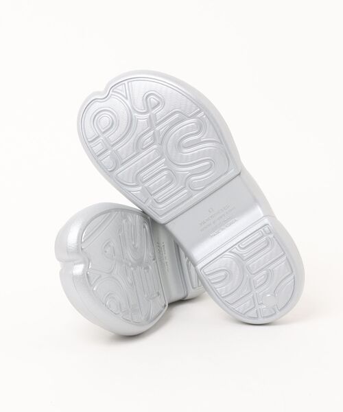 emmi（エミ）の「【PAES】New Flipflop（サンダル・レディース・シルバー・23/24）」の3枚目の写真
