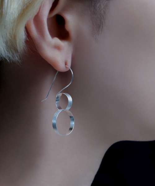 YArKA（ヤーカ）の「【YArKA/ヤーカ】twin dancing loops earring(pierce) [ftdtf15] / 表面加工フックピアス（ピアス（両耳用）・レディース・ゴールド/シルバー・FREE）」の5枚目の写真