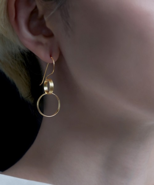 YArKA（ヤーカ）の「【YArKA/ヤーカ】twin dancing loops earring(pierce) [ftdtf15] / 表面加工フックピアス（ピアス（両耳用）・レディース・ゴールド/シルバー・FREE）」の6枚目の写真